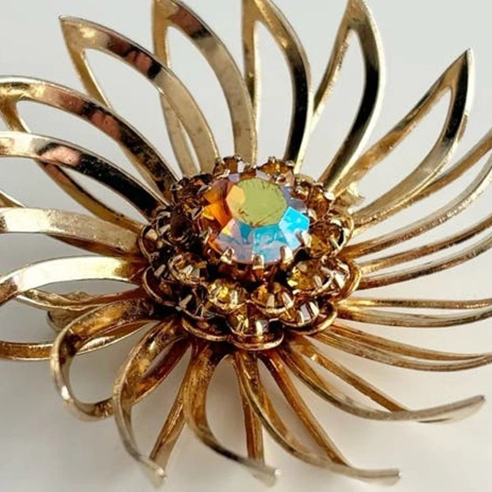 Vintage Sarah Coventry Canada Gold Tone Aurora Borealis Flower Brooch